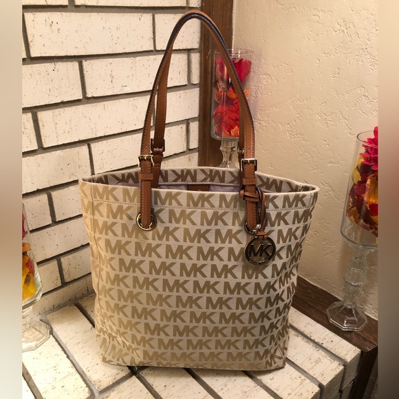 2 - Piece - Micheal Kors - Signature Jacquard North South Tote and Wallet - Picture 2 of 16